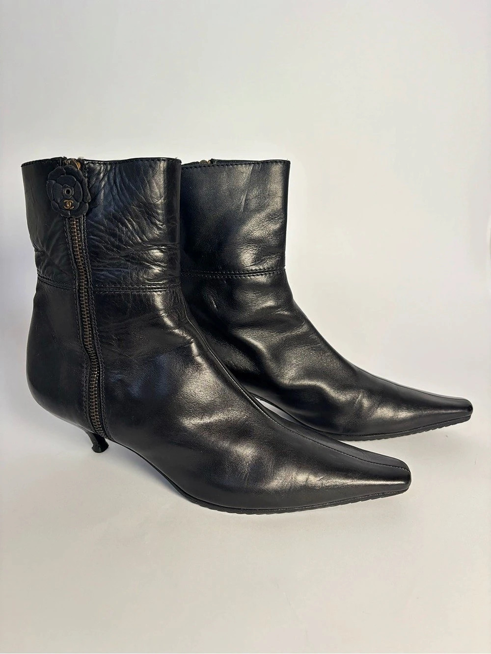 Chanel Black Camellia Zip Kitten Heel Pointed Toe Ankle Boots Size 38.5 US 8.5